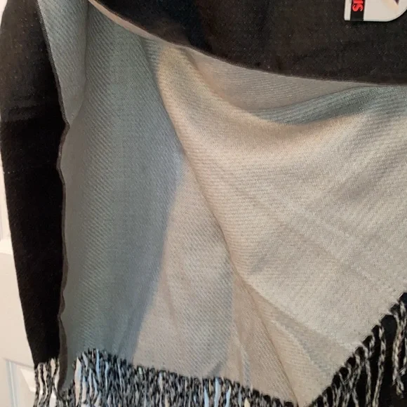 Scarf - Picture 3 of 5